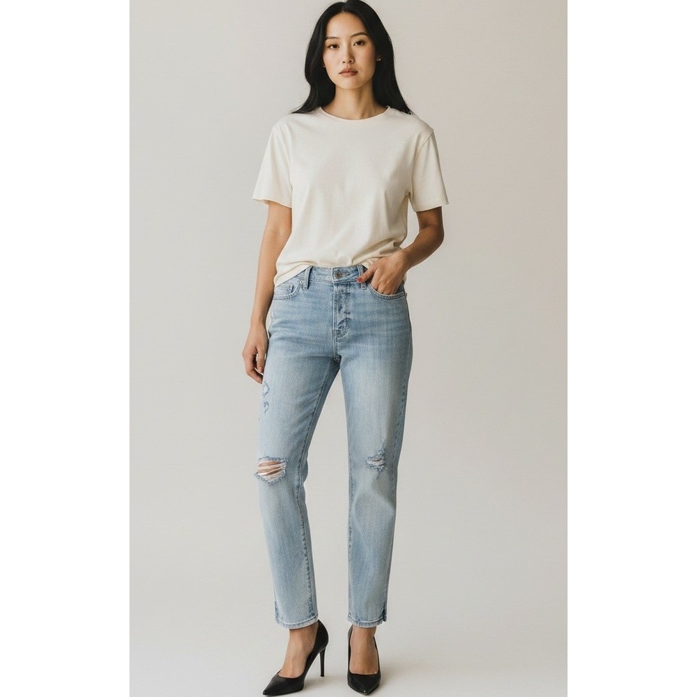 7 For All Mankind Josefina Distressed Light Wash Boyfriend Jeans 27‎ Button Fly